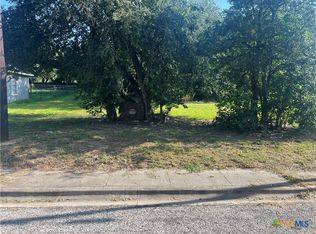 706 E 2nd St, Victoria, TX 77901