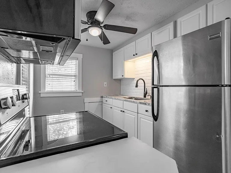 2401 Dartmouth Ave N #B — Photo 17