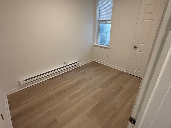 4th image of 3252 N Hope St