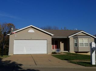 45 Winter Valley Dr, Fenton, MO 63026