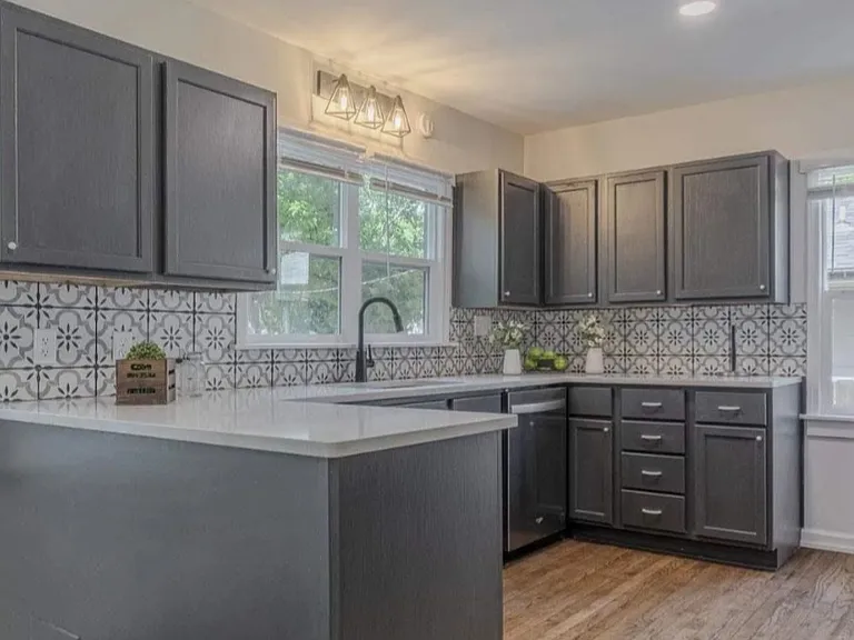 527 Bertrand St — Photo 7
