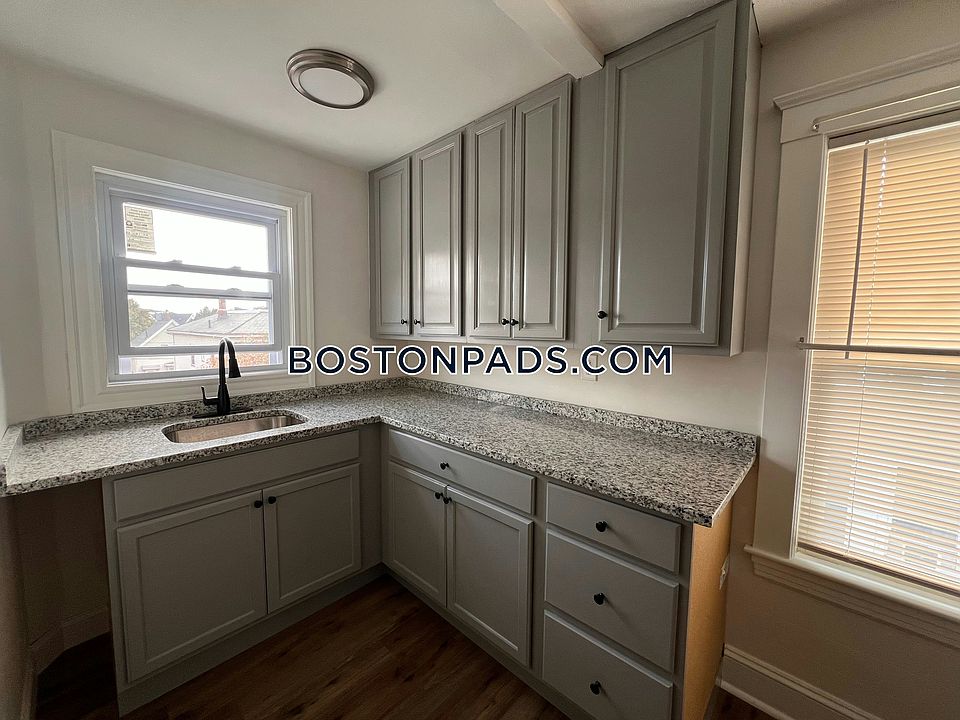 1st image of 67 New Park St APT 3