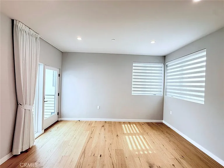 1729 S Barrington Ave #3 — Photo 7