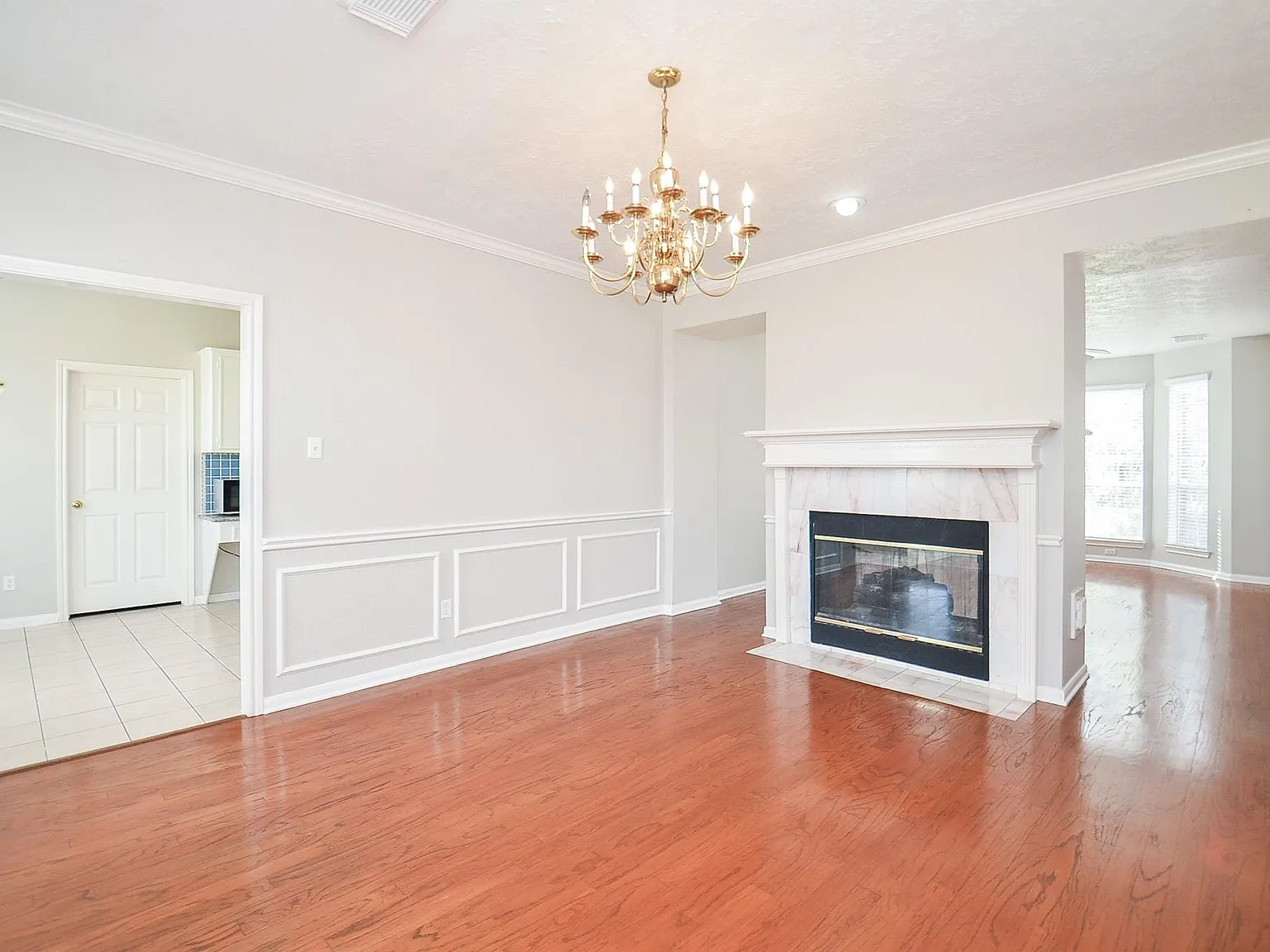 3 bed, 2.5 bath, 2295 sqft, $2,100 — Photo 4