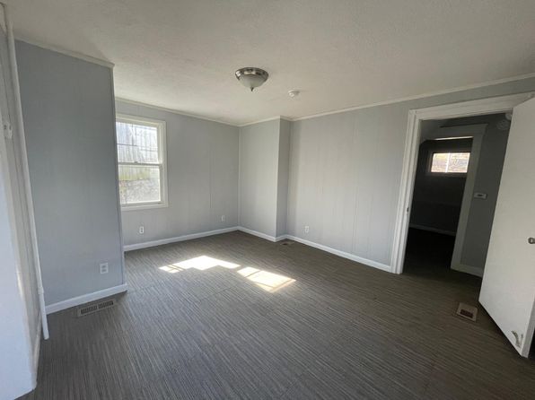 290 W 7th St APT B