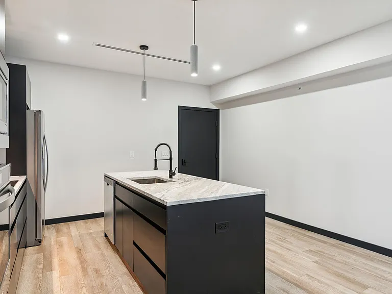 Dreer St Flats — Photo 11