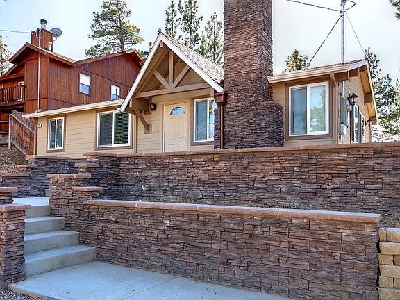 2nd image of 725 Villa Grove Ave