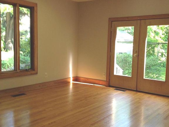 2nd image of 3711 Kenilworth Dr