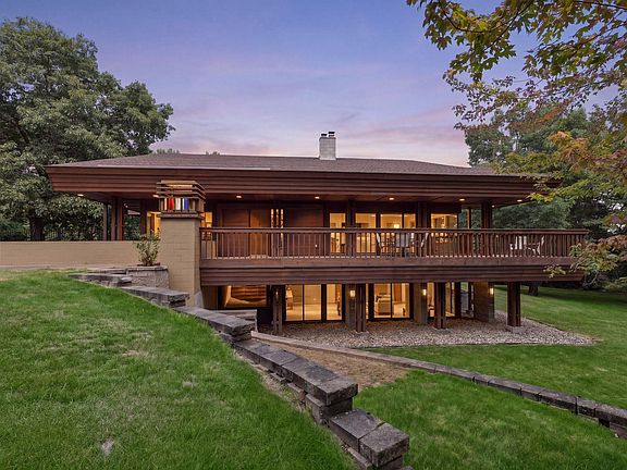 2nd image of 273 Turnberry Ct