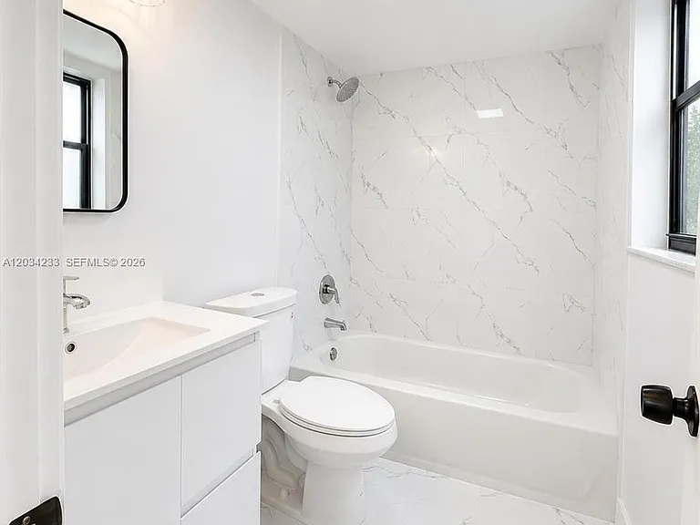 1175 SW 16th Ave #2 — Photo 8