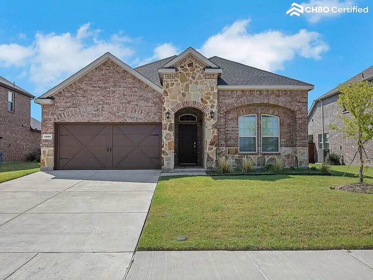 1505 Estivella Dr — Photo 4