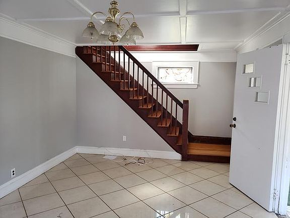 3rd image of 282 Peconic Ave