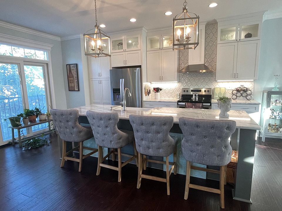 1st image of 512 Maryland Ave #101
