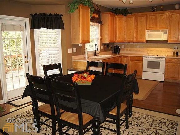 4th image of 402 Holly Brook Ln