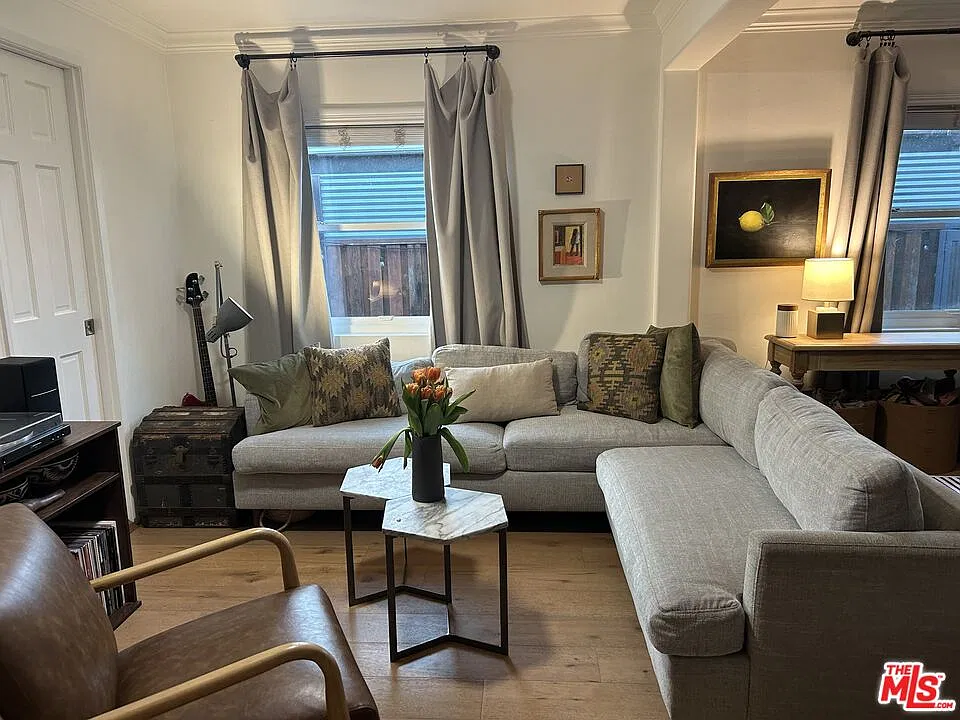3 bed, 2.0 bath, 980 sqft, $10,500 — Photo 1