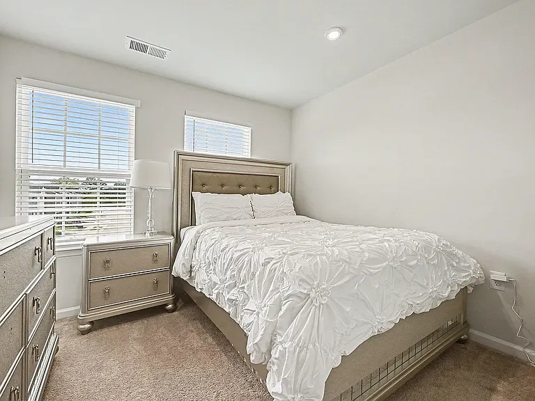 221 Tamworth Crk — Photo 21