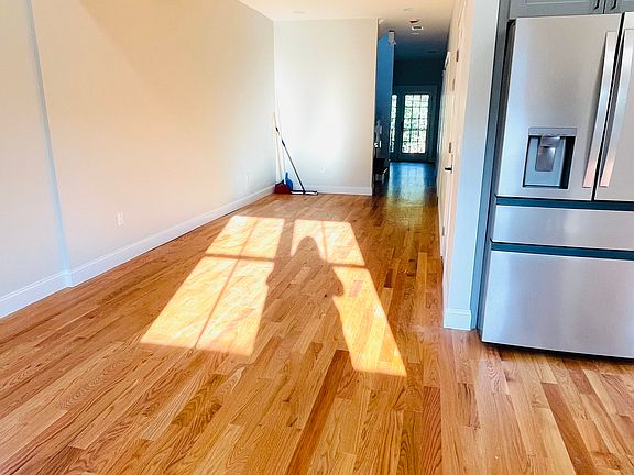 4th image of 16 Putnam St #2