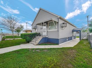 2842 Schrage Ave, Whiting, IN 46394