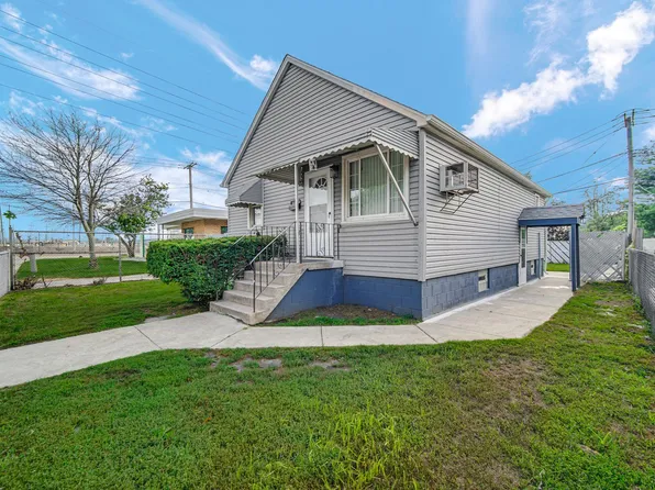 2842 Schrage Ave, Whiting, IN 46394