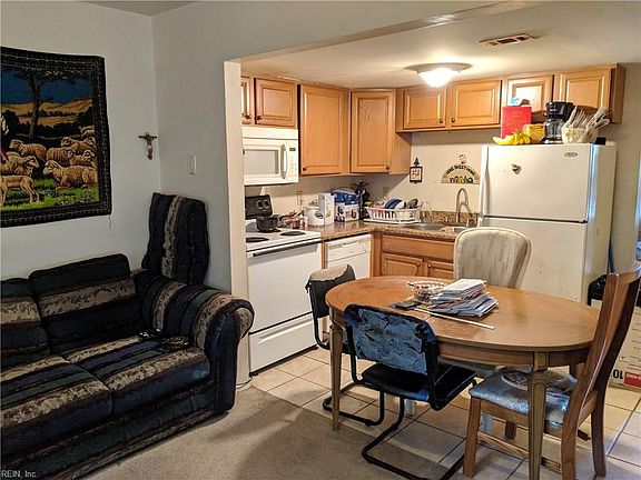 5th image of 4664 Greenwood Dr