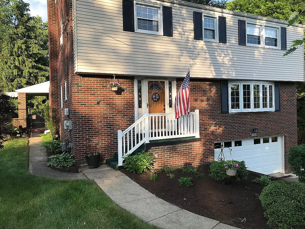 207 Greenvale Dr photo 1
