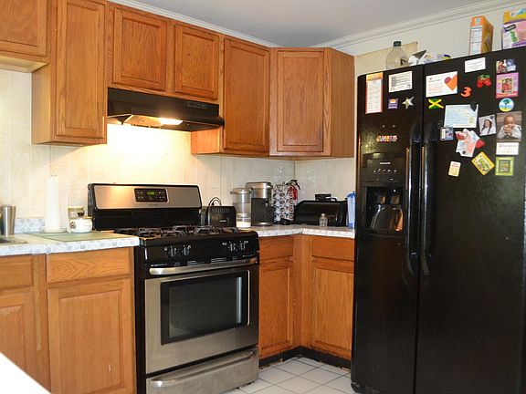 4th image of 17760 Baker Ave