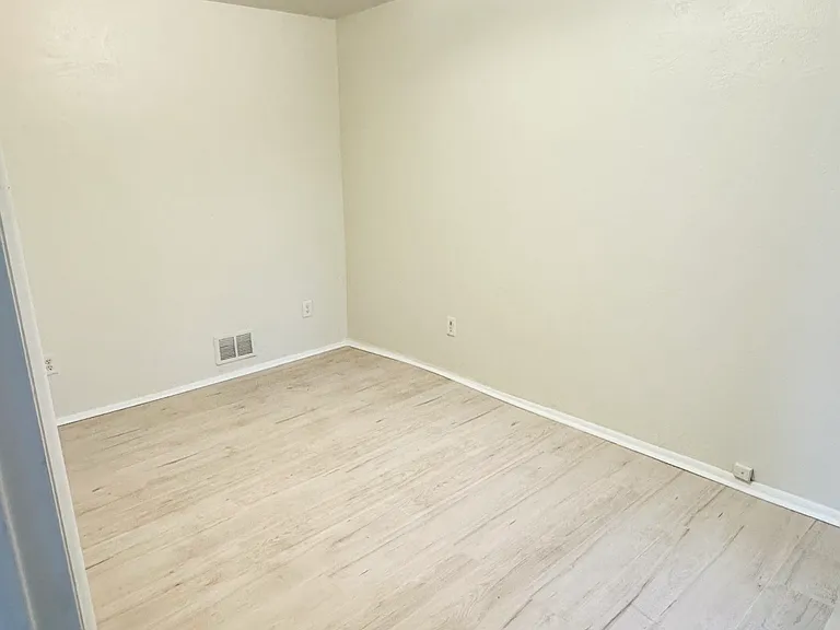 1210 Evans Ave #1 — Photo 4