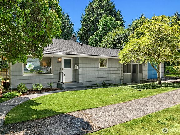 3rd image of 2265 NE 73rd Street