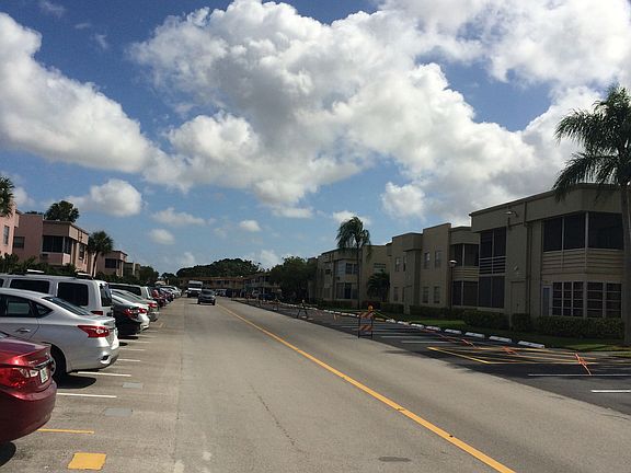 2nd image of 690 Flanders Dr #O