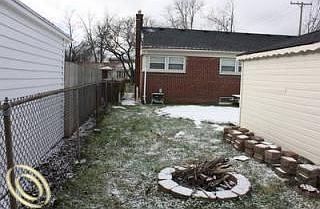 4th image of 28946 Kaufman St