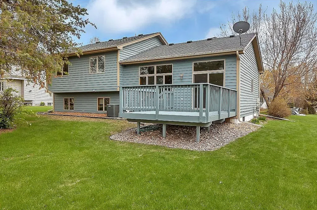 4 bed, 2586 sqft, $2,500 — Photo 2