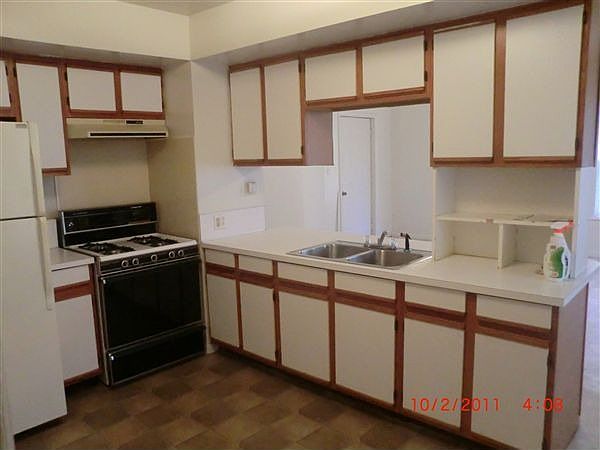125 W. Maple Apt 1 Kitchen
