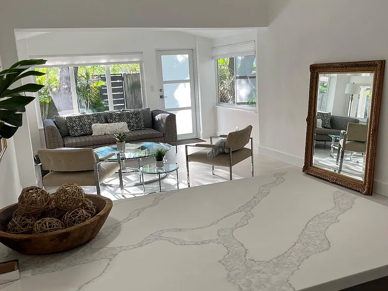 701 SW 9th Ave — Photo 14