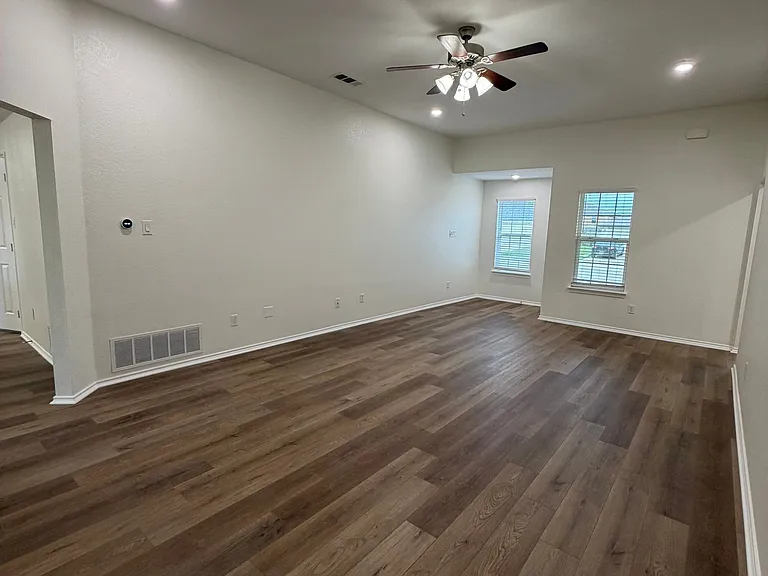 404 Kylar St — Photo 5