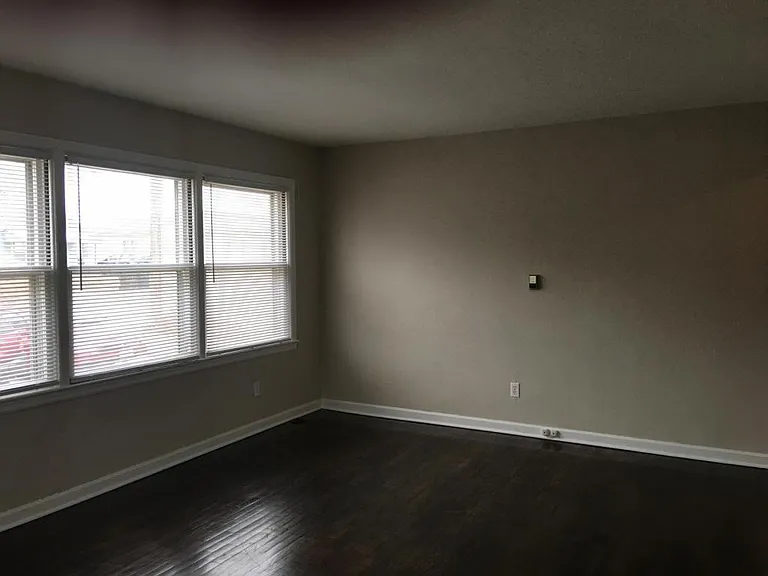 711 N College Ave #21 — Photo 3
