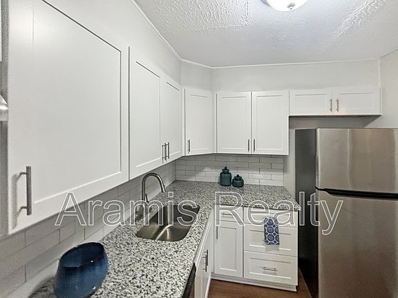 4th image of 509 Whitehall Ln #1