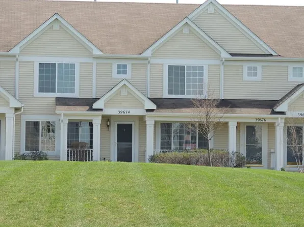 39674 N Warren Ln, Beach Park, IL 60083