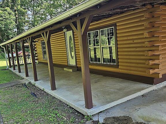 Front Porch 40'6"x8'6"
