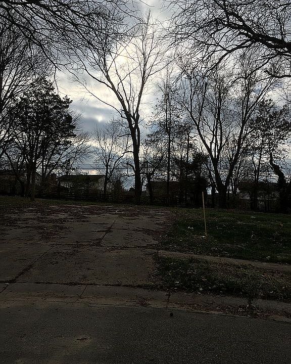 1st image of 18 Peachtree Ct