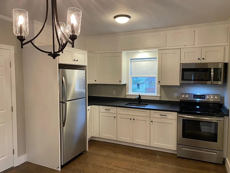 35 Henry St — Photo 2