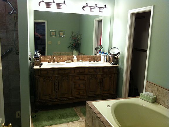 Tile MSTR Bath with jet tub