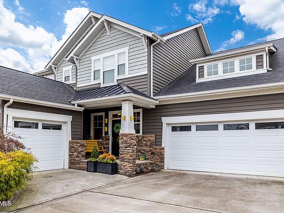 2nd image of 919 Clover Fields Ln