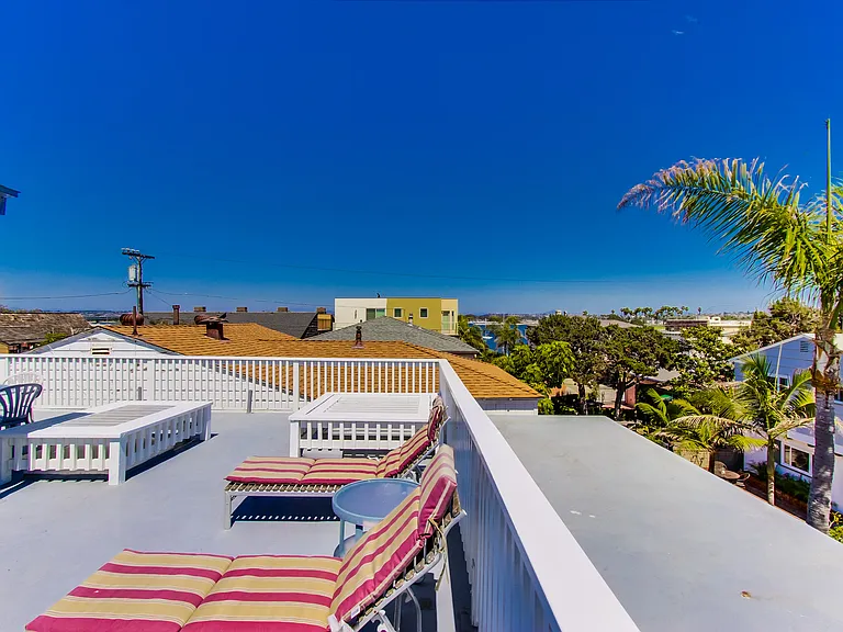 826 Brighton Ct — Photo 4