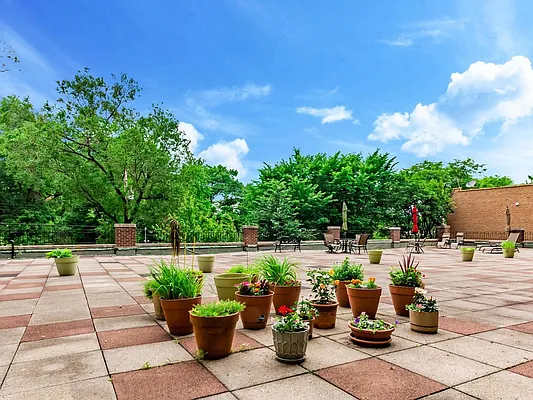 Sold by Re/Max In The City | media 11