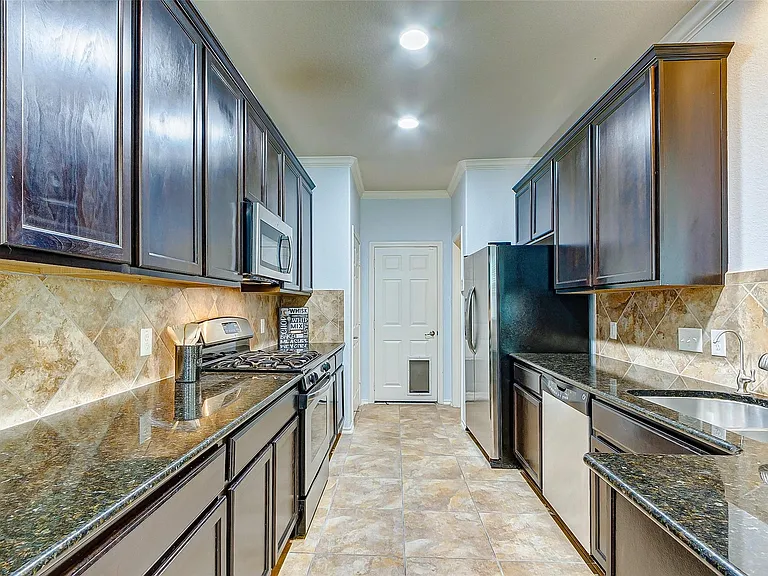6451 Calgary Woods Ln — Photo 18