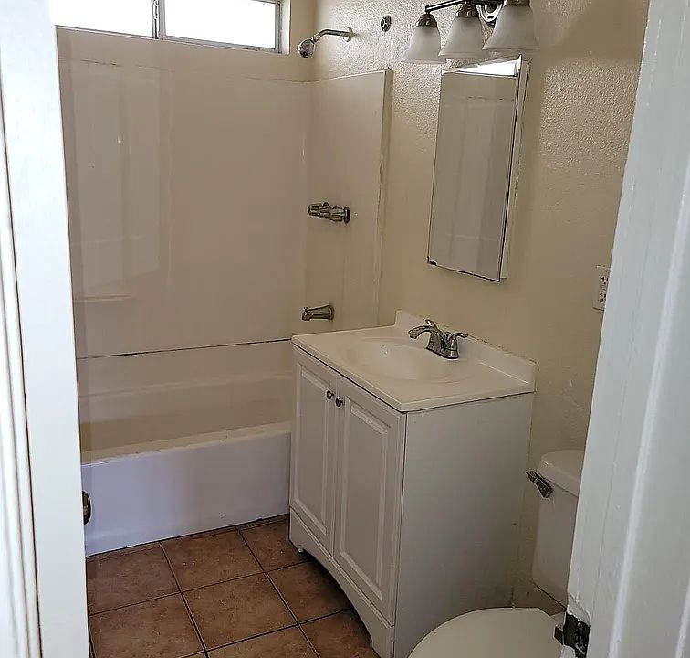1st image of 1109 E 108th St #1
