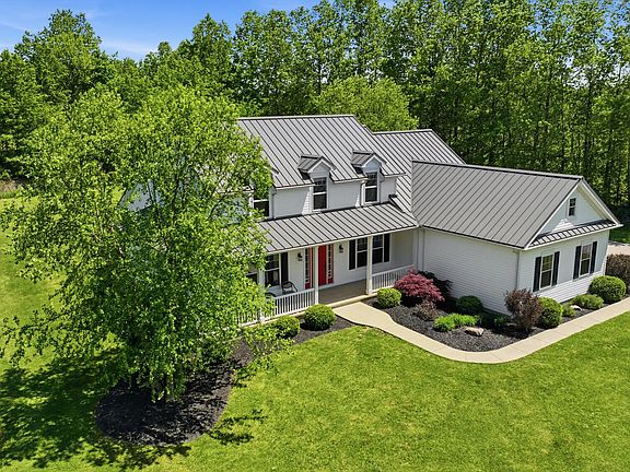 3rd image of 2557 Station Rd