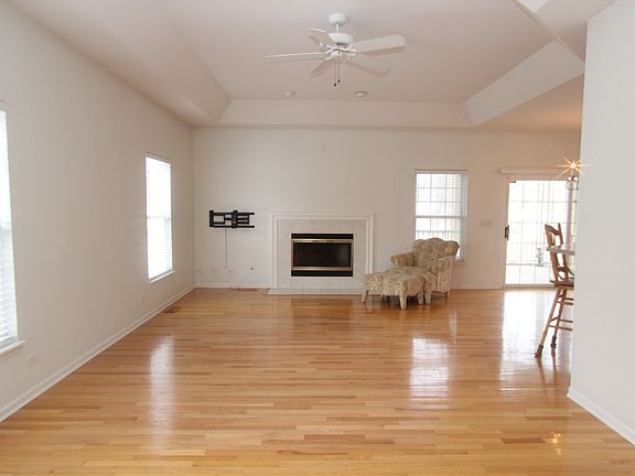 3rd image of 1009 Heron Way