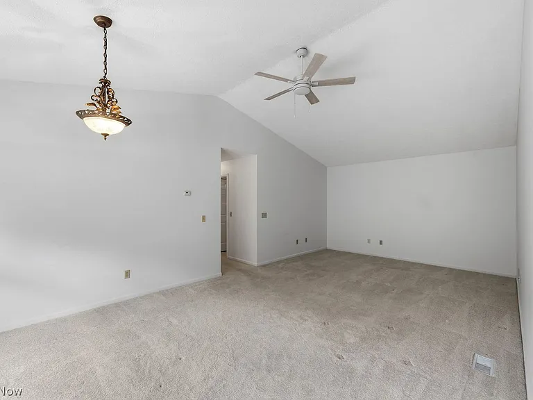 9215 Hickory Ridge Dr — Photo 4