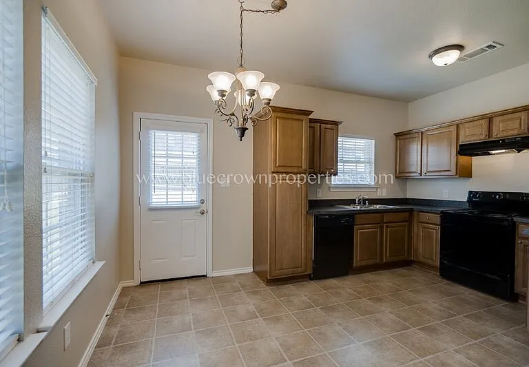 706 Parkplace Rdg — Photo 12